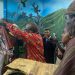 Tiba di Sorong, Pj. Gubernur PBD Disambut dengan Adat Malamoi