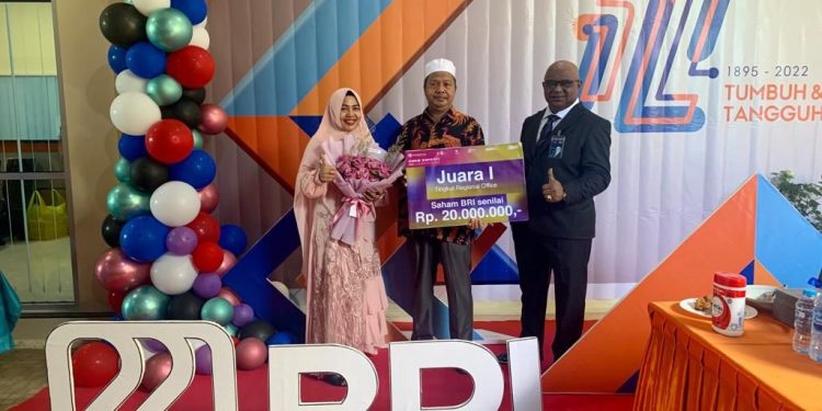 32 Tahun Setia jadi Nasabah BRI, Owner Toko Jawa Timur Dihadiahi Saham