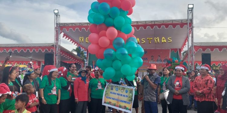 Pesta Natal Akbar Dimeriahkan Parade Santa Claus