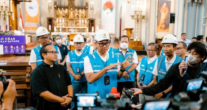 Ke Katedral, Bos PLN Cek Pasokan Listrik Saat Natal
