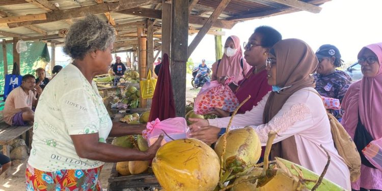 Hari Ibu, FJPI Gandeng Waket II DPRD Kota Peduli Mama-Mama Pencari “Cuan”