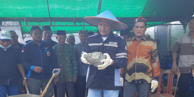 Syaiful Sumbang Rp 100 Juta, Tupono Lakukan Peletakan Batu Pertama
