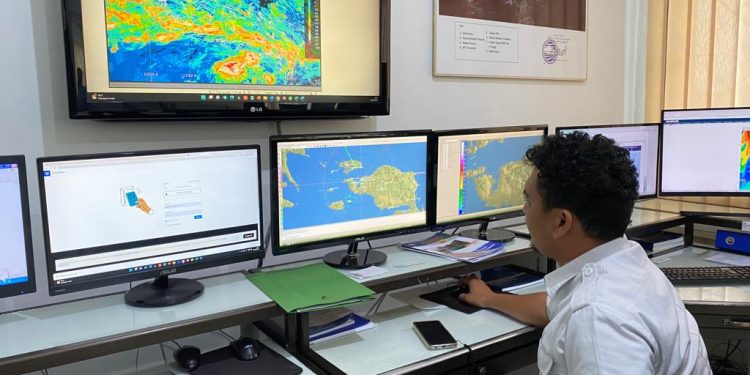 Waspada Potensi Angin Kencang di Akhir Tahun