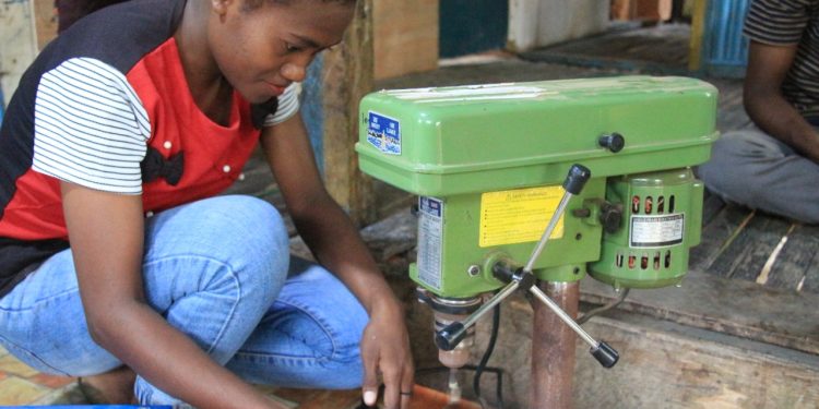 PLN Berikan Pelatihan Keterampilan Wirausaha di Skouw Mabo