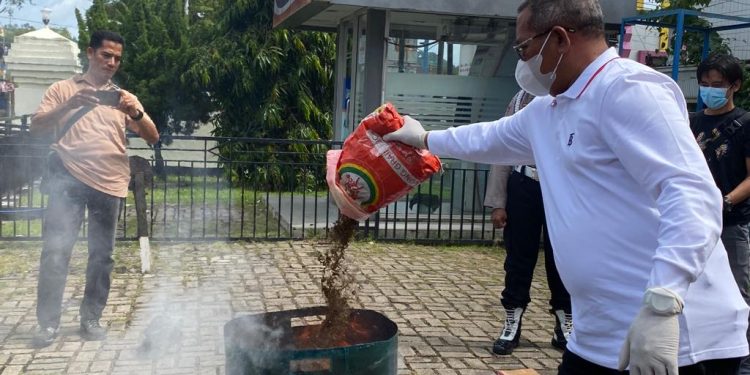 1.7 Kg Ganja Dibakar