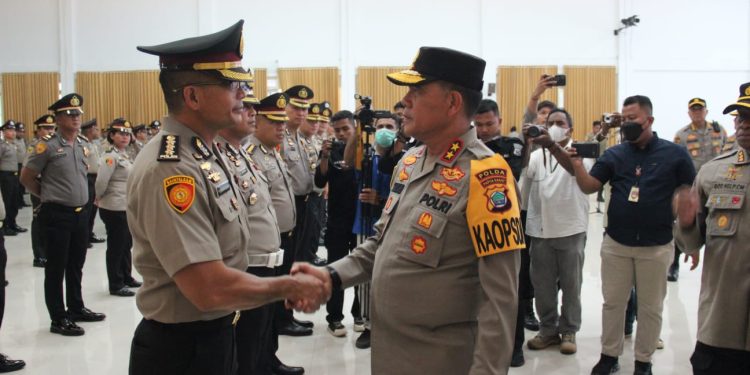 Akhir Tahun, 546 Personel Polda Papua Barat Naik Pangkat