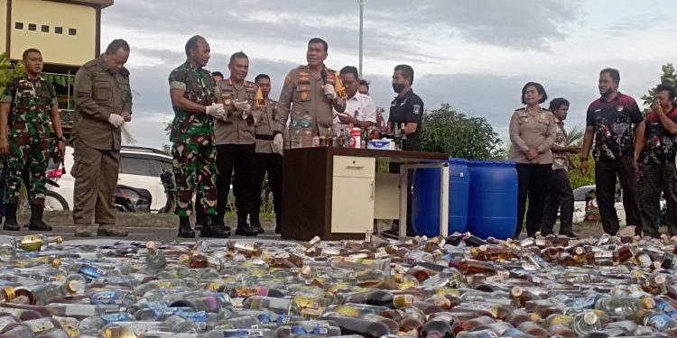 Ribuan Botol Miras Hasil Operasi Pekat Dimusnahkan