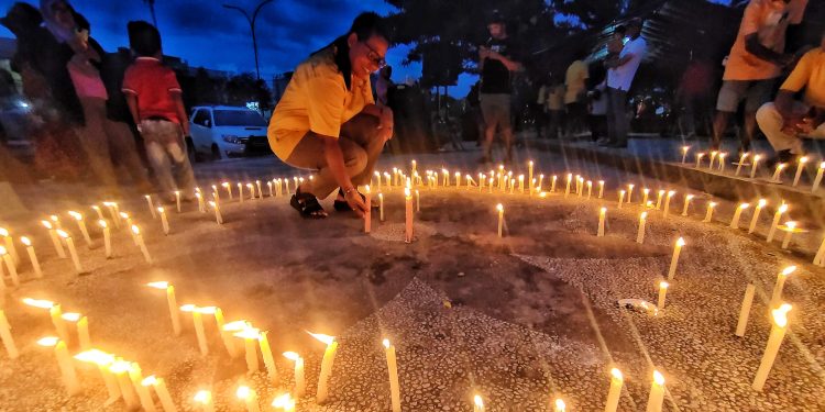 Kadis PPPA Pimpin Aksi Bakar 1.000 Lilin di Sorong City