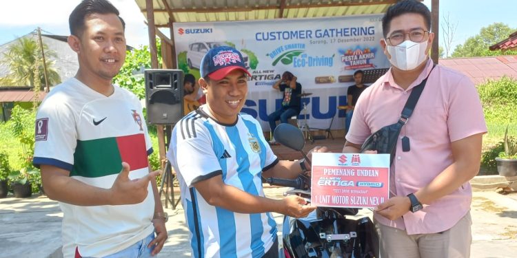 Dealer Suzuki Serahkan Hadiah Motor