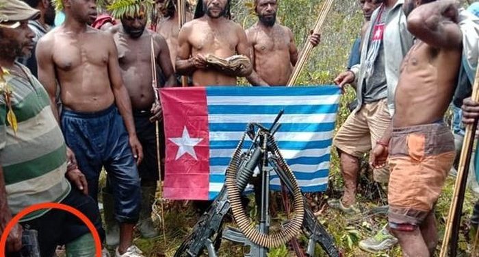 TNI Duga Senjata KKB saat Bunuh Tukang Ojek, Dicuri dari Heli Penerbad