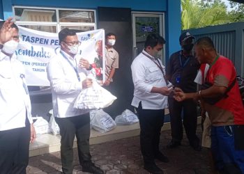 Jelang Natal, Taspen Manokwari Bagikan 200 Paket Sembako