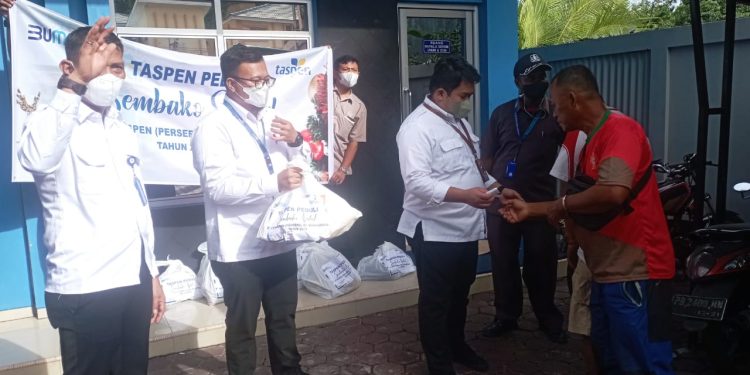 Jelang Natal, Taspen Manokwari Bagikan 200 Paket Sembako