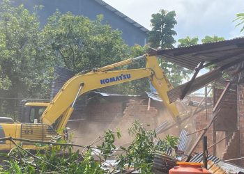 Eksekusi Lahan Samping Saga Mall Diwarnai Penolakan