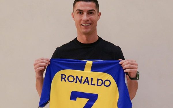 Cristiano Ronaldo Resmi Berseragam Al Nassr