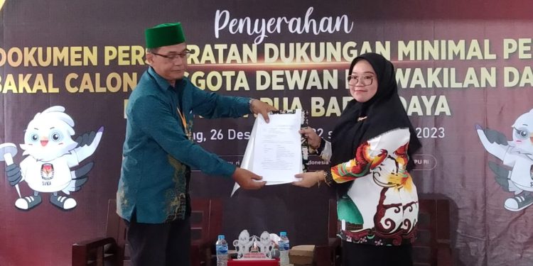 Tiga Bakal Calon DPD Serahkan Dokumen Persyaratan ke KPU PBD