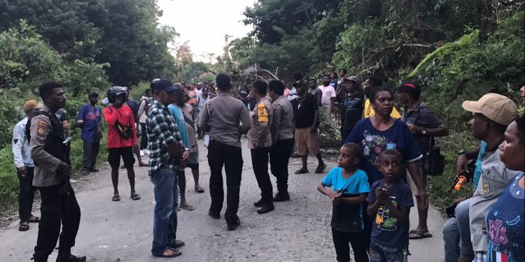 Buntut’ Tabrak Lari, Keluarga Korban Laka Lantas Palang Jalan