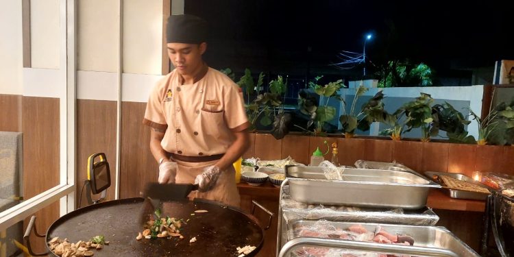 Weekend di Aimas Hotel, Promo BBQ & Live Cooking Diiringi Live Music