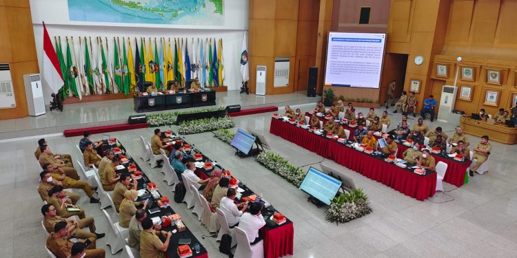 Waterpauw Perjuangkan APBD Papua Barat ke Wamendagri