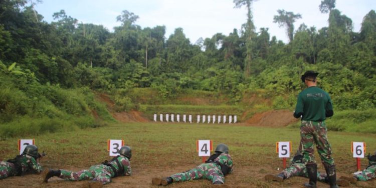 Asah Kemampuan Prajurit Pasmar 3 Dengan Menembak