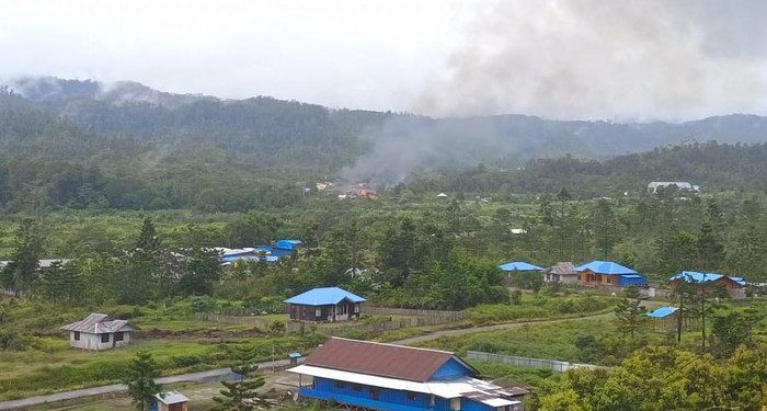 KKB Bakar Sekolah, Tembak Pesawat Hendak Mendarat di Bandara Oksibil