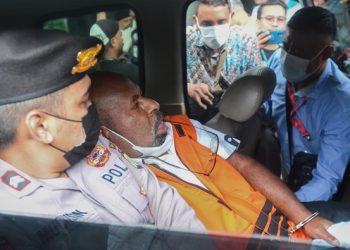 Lukas Enembe Adukan KPK ke Komnas HAM