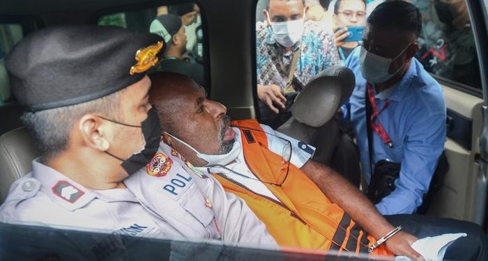 Lukas Enembe Adukan KPK ke Komnas HAM