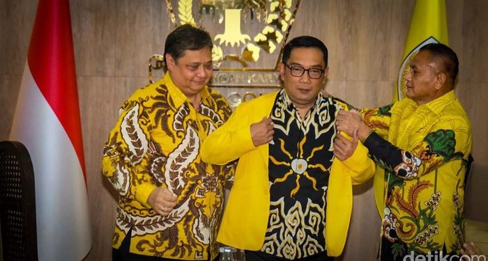 Pakai Jas Kuning, Ridwan Kamil Resmi Jadi Kader Golkar!