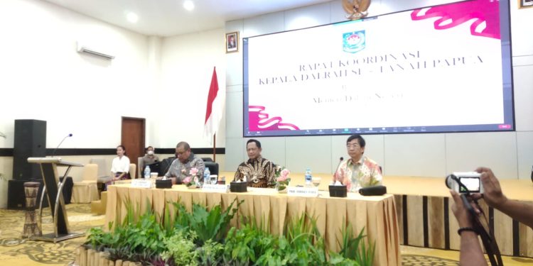 Tertutup, Mendagri Tito Karnavian Pimpin Rakor Kepala Daerah se-Tanah Papua