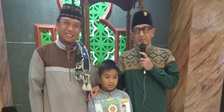 Bocah 10 Tahun Wakaf 50 Al Quran