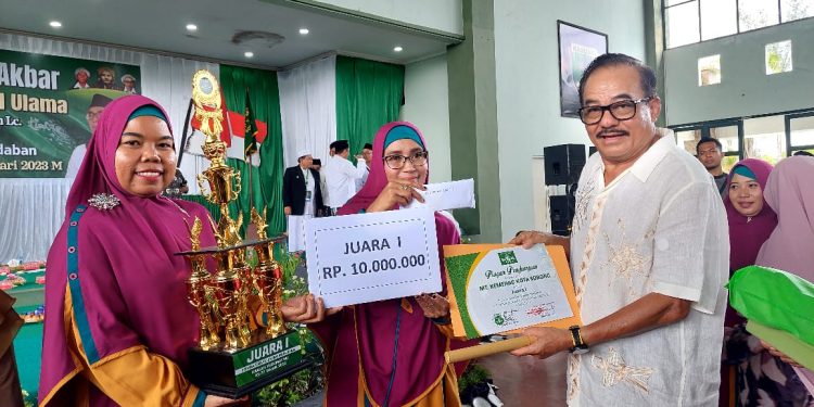 MT Kemenag Kota Sorong Juara Pertama Gerak Jalan Muslimah