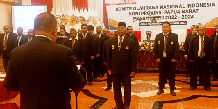 Dominggus Mandacan Komitmen Kembangkan Atlet Lokal Papua Barat