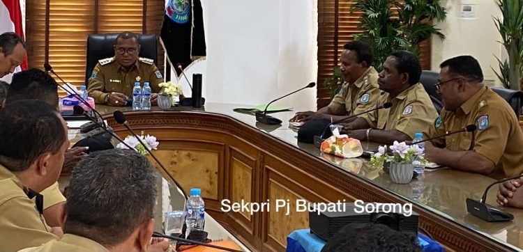 Panggil 26 Lurah, Pj Bupati Sorong Serap Aspirasi