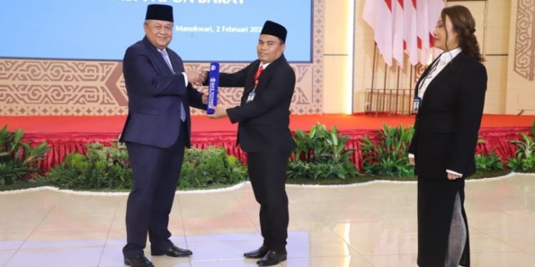 Gubernur Bank Indonesia Kukuhkan Kepala BI Papua Barat