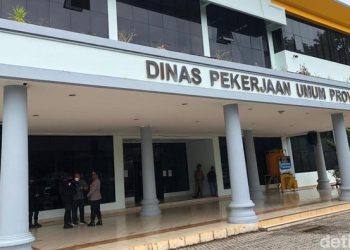 Dikawal Brimob Bersenjata, KPK Geledah Dinas PU Papua