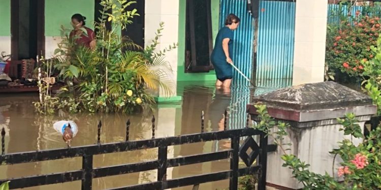 Warga : Banjir Kali Ini Lebih Tinggi