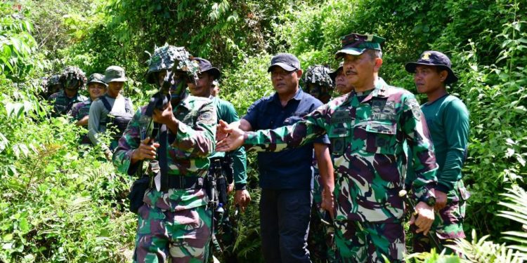 Prajurit Pasmar 3 Latih Kecepatan Menembak