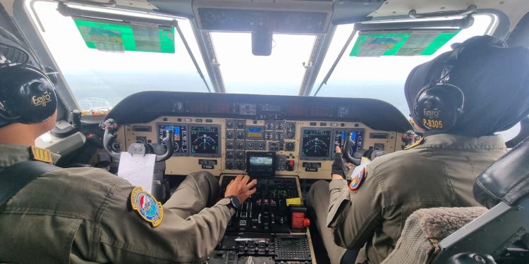Bersama Tim SAR Gabungan, Koarmada III Lakukan Pencarian KM Vivie Rae II