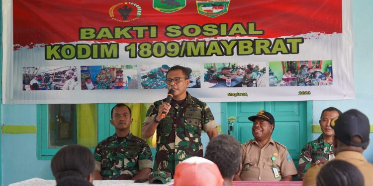 Kasrem Pimpin Bhaksos dan Pengobatan Massal di Maybrat