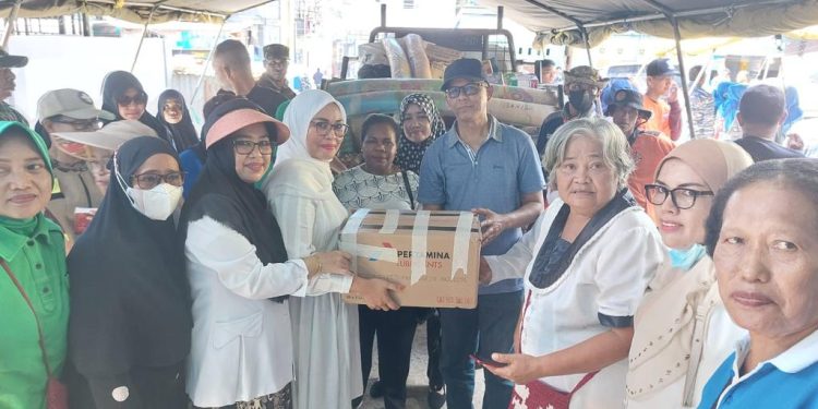 Gunakan 6 Unit Mobil, GOW Kabsor Serahkan Bantuan bagi Korban Kebakaran Pasbar