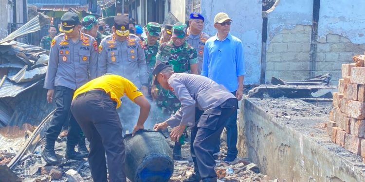 Dua Jenderal Kunjungi Lokasi Kebakaran