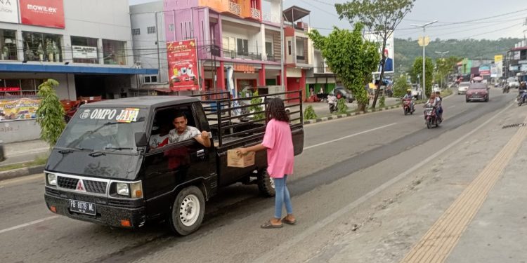 FJPI Manokwari Galang Dana Korban Kebakaran di Sorong dan Berbagi Takjil