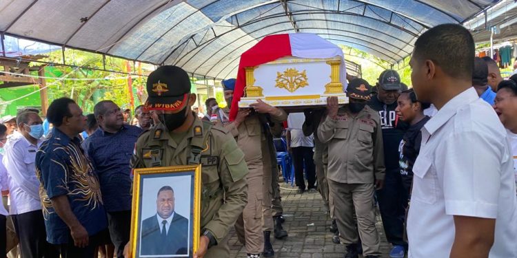 Duka Mendalam, Mantan Wali Kota dan PJ Wali Kota Lepas Jenasah Alm Agustinus Howay