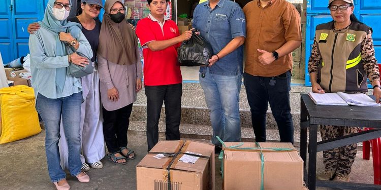 Jawara Serahkan Bantuan untuk Korban Kebakaran