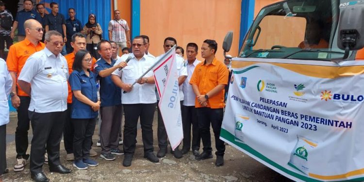 Perum Bulog Salurkan Bansos Beras se-Papua Barat Daya