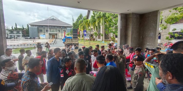 Demo, Serikat Pekerja Minta Hadirkan Pengadilan Hubungan Industrial di PBD