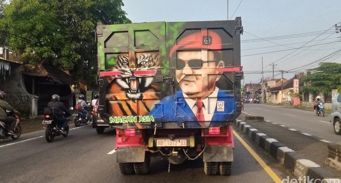 Wajah Ganjar, Anies hingga Prabowo Mejeng di Baliho-Bak Truk Klaten