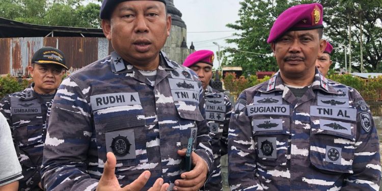Sasar Kampung Kerukunan, Koarmada III & Pasmar 3 Kolaborasi Gelar Baksos