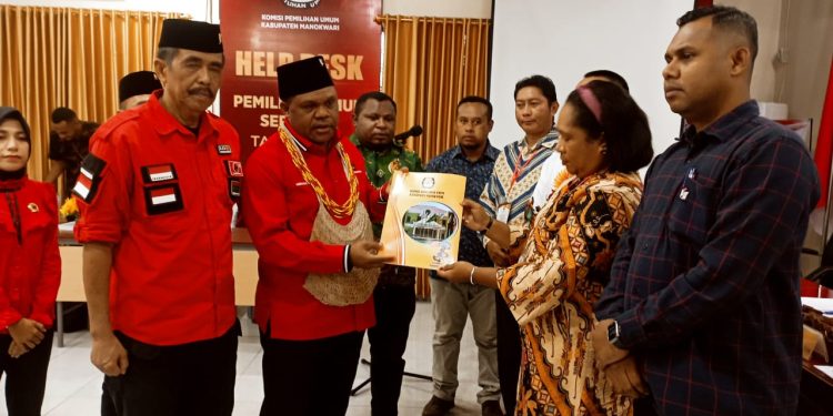 PDIP Manokwari Daftarkan 30 Bacaleg, 3 Incumbent, 27 ‘Wajah’ Baru