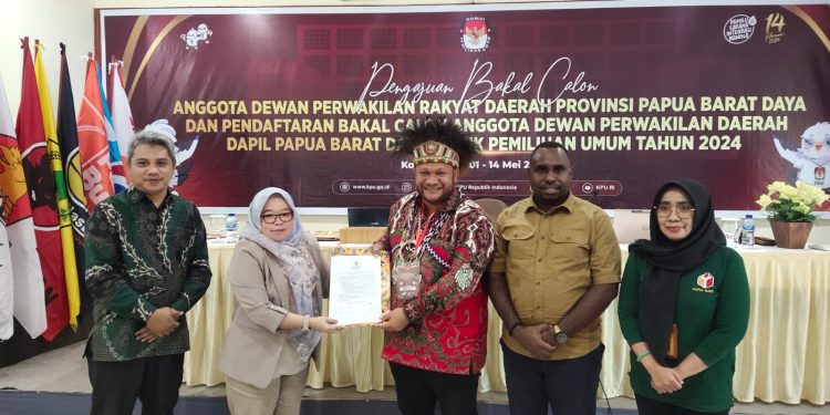 Fokus Pendidikan-Kesehatan, Paul Mayor Daftar DPD RI