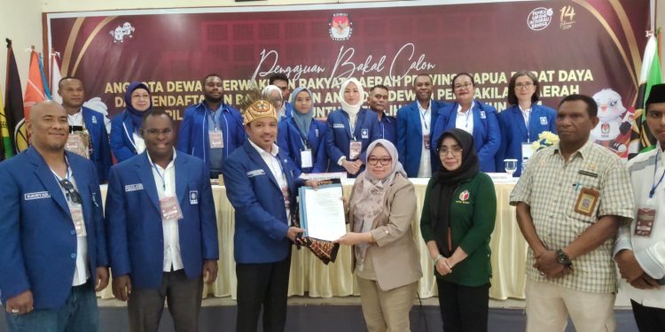 Minta Restu Pedagang Mama Papua, PAN Daftar DPR PBD